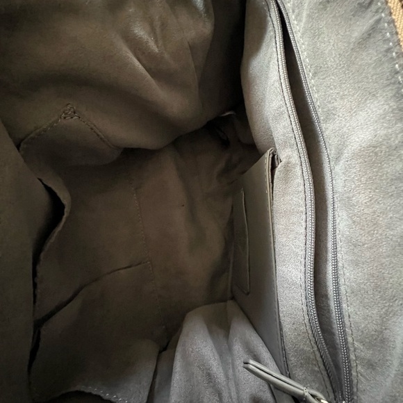 Vince CAMUTO DAVIA SATCHEL - 100% Leather - PRISTINE CONDITION - Picture 14 of 16